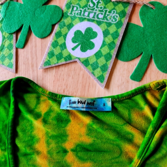 St. Patrick's Day Three Bird Nest Customized tie Dye scoop neck tunic small - Picture 2 of 3